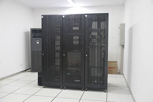 具备高性价比的网络中心机房集中化环境监控系统