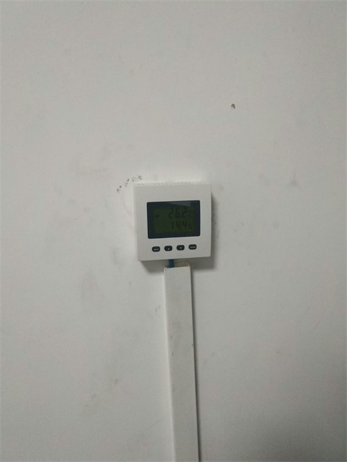 温湿度传感器在显示实时状态