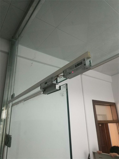 门禁设备安装完毕