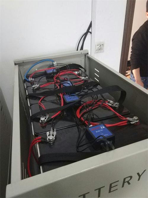 蓄电池内阻传感器安装完成