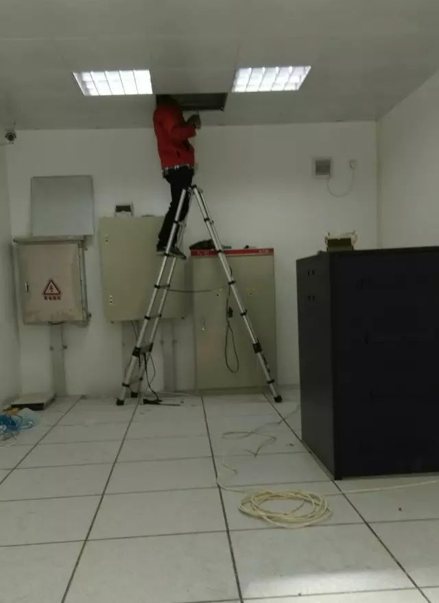 天花板线路部署